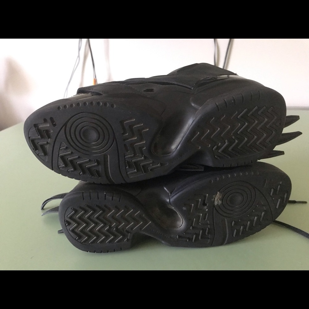 SOLD‼️JS WINGS 3.0 DARK KNIGHT BATMAN ADIDAS - Picture 3 of 5